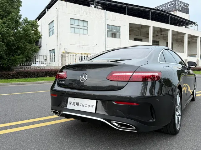 Mercedes-Benz E-Class — Фото автомобиля 6