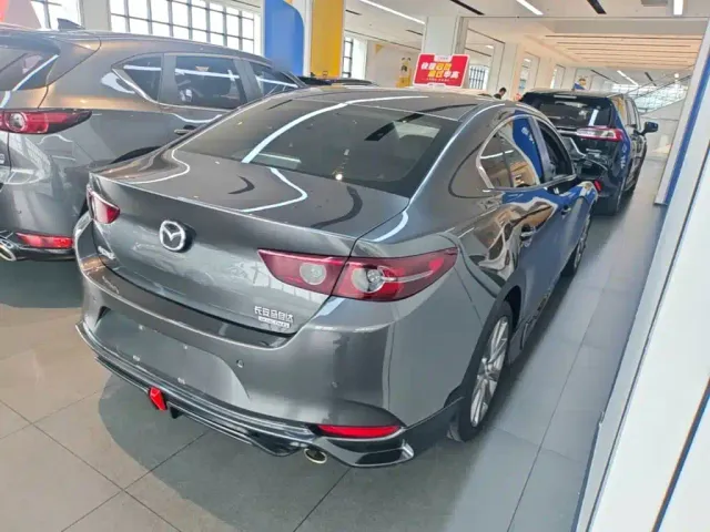 Mazda Axela — Фото автомобиля 6