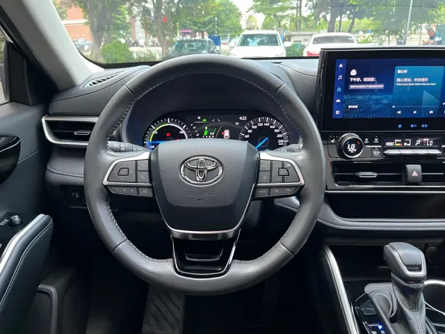 Toyota Highlander — Фото автомобиля 16