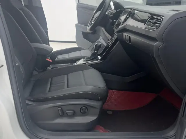 Volkswagen T-Roc — Фото автомобиля 9