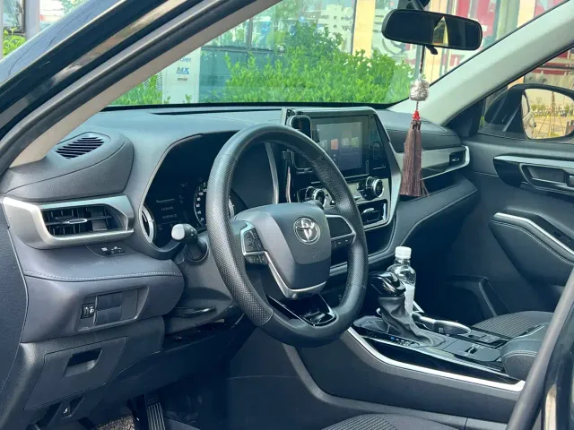 Toyota Highlander — Фото автомобиля 6
