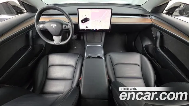 Tesla Model 3 — Фото автомобиля 10