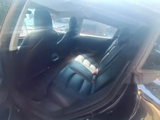 Tesla Model 3 2023 Rear-Wheel Drive — Фото автомобиля 9