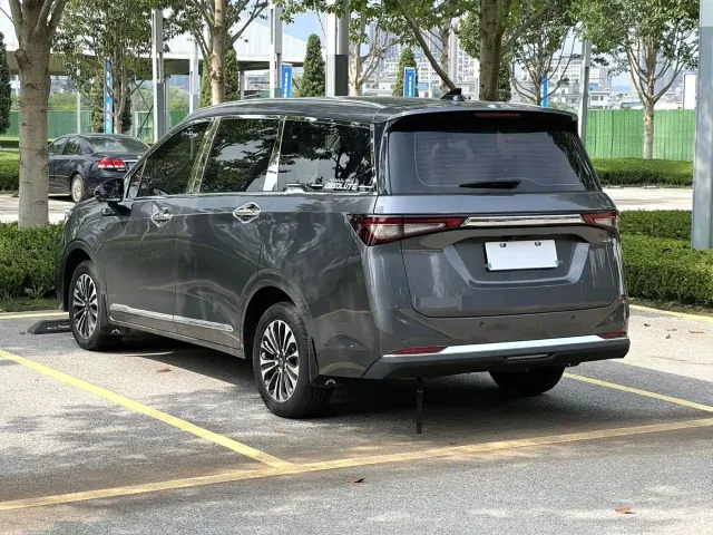 Wuling Jiachen — Фото автомобиля 4