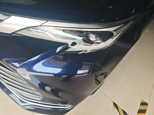Toyota Sienna — Фото автомобиля 23