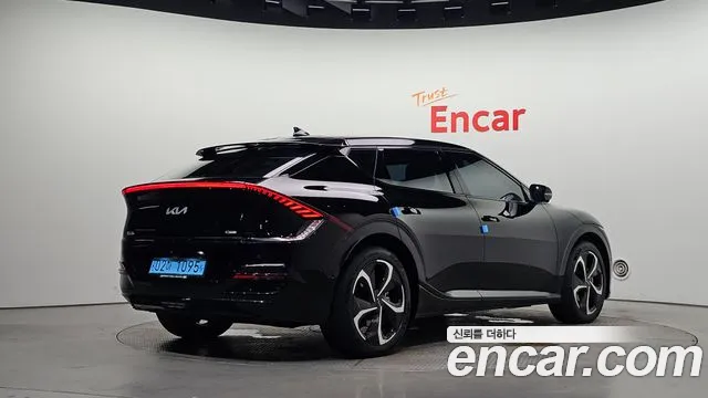 Kia EV6 — Фото автомобиля 2