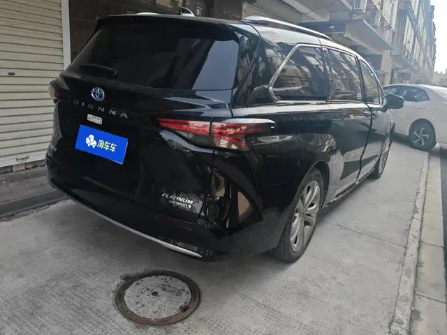Toyota Sienna — Фото автомобиля 3