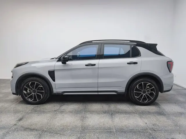 Lynk & Co Lynk & Co 01 2023 1.5TD EM-F Dawn Edition — Фото автомобиля 4