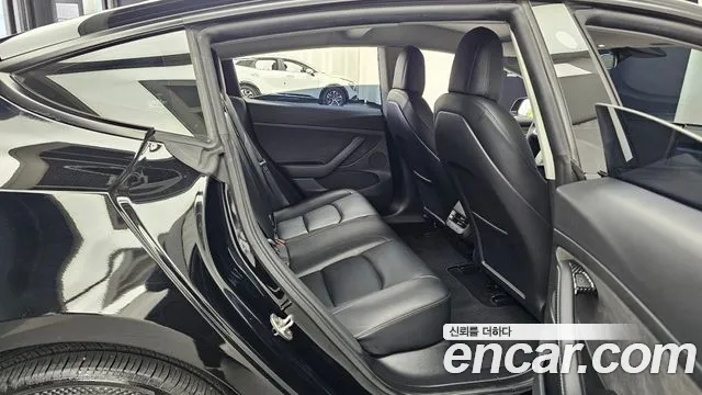 Tesla Model 3 — Фото автомобиля 17