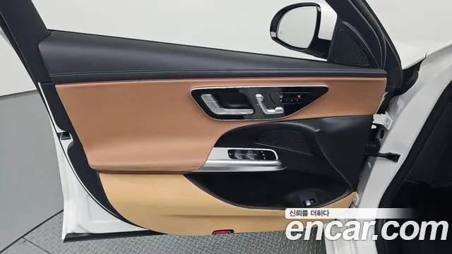 Mercedes-Benz E-Class — Фото автомобиля 24