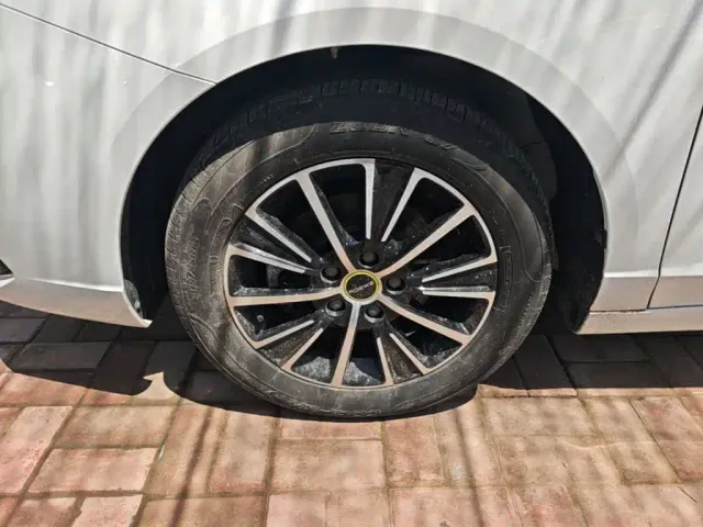 Roewe i5 — Фото автомобиля 22