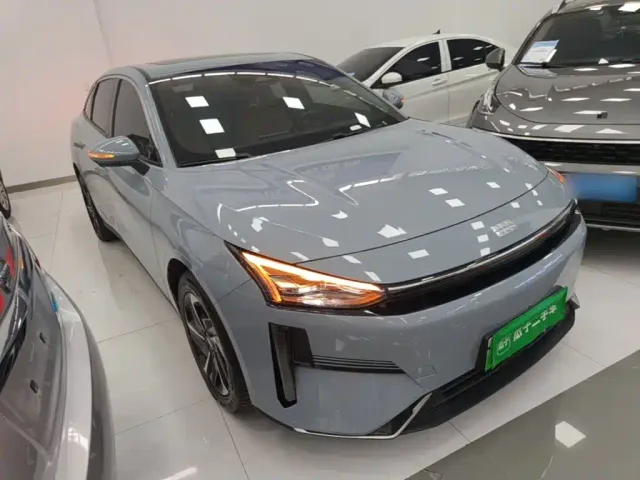 Geely Galaxy Galaxy L6 2024 125km PLUS Soaring Dragon Edition — Фото автомобиля 3