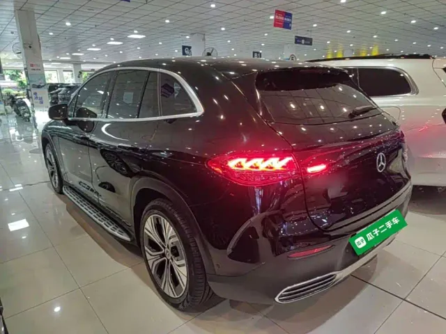 Mercedes-Benz EQE SUV — Фото автомобиля 4