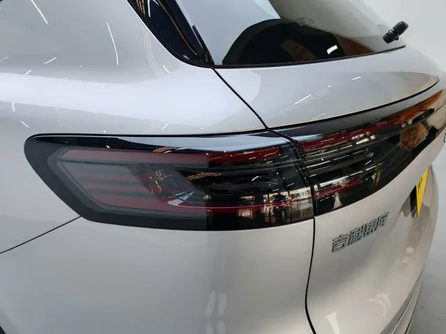 Geely Galaxy Starship 7 EM-i — Фото автомобиля 19
