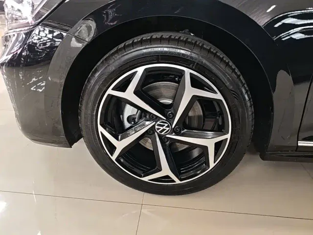 Volkswagen Passat — Фото автомобиля 22