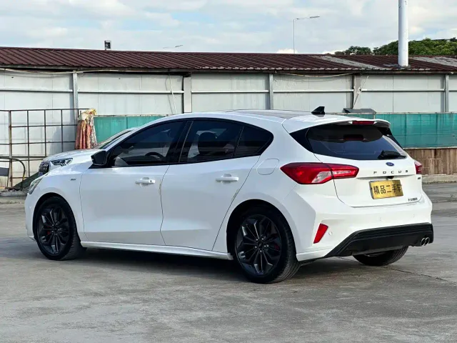 Ford Focus — Фото автомобиля 7