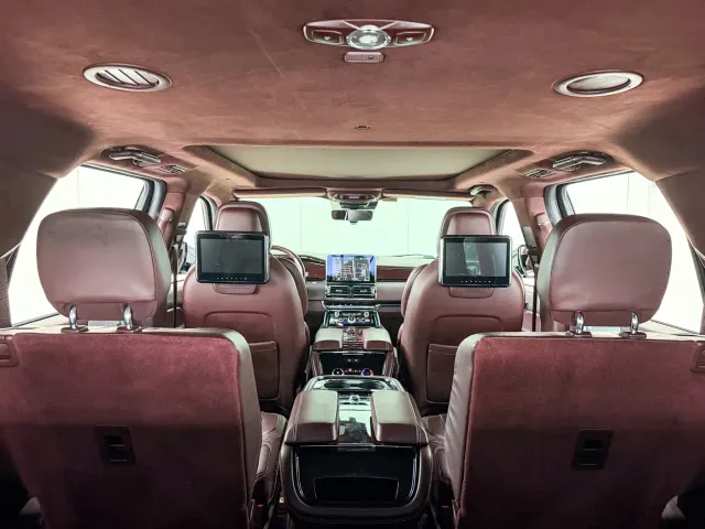 Lincoln Navigator — Фото автомобиля 12
