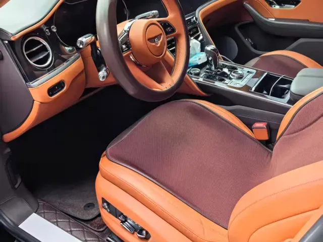 Bentley Flying Spur — Фото автомобиля 2