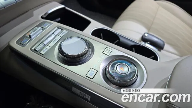 Genesis GV70 — Фото автомобиля 12