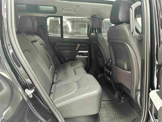Land Rover Defender — Фото автомобиля 15