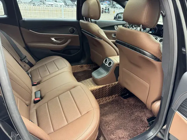 Mercedes-Benz E-Class — Фото автомобиля 12