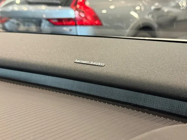 Volvo EX30 — Фото автомобиля 12