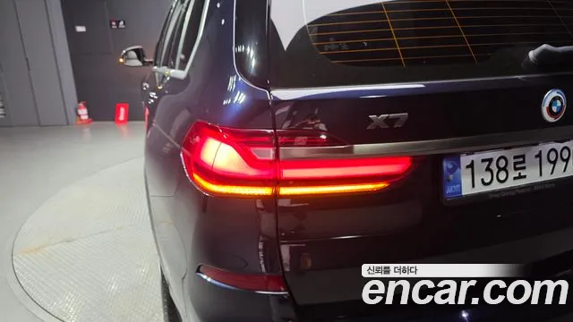 BMW X7 M50i 6 мест — Фото автомобиля 16