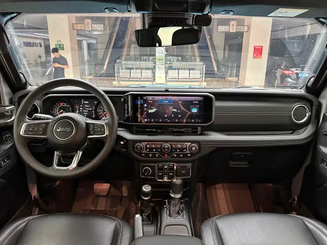 Jeep Wrangler — Фото автомобиля 9