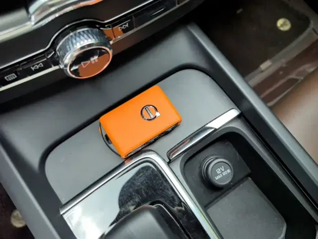 Volvo XC60 — Фото автомобиля 8