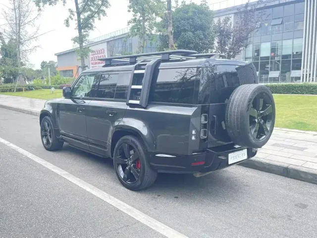 Land Rover Defender — Фото автомобиля 8