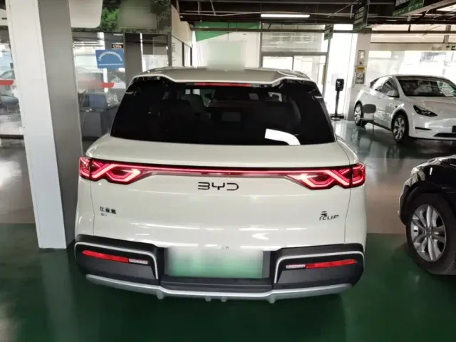 BYD Yuan UP — Фото автомобиля 5