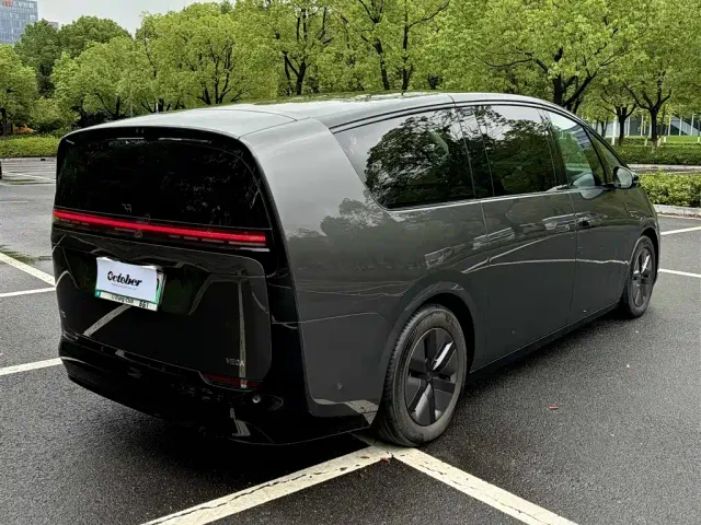 Li Auto MEGA — Фото автомобиля 6
