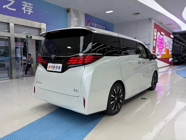 Toyota Alphard — Фото автомобиля 4