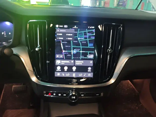 Volvo S60 — Фото автомобиля 12