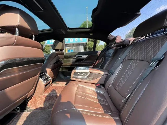 BMW 7 Series — Фото автомобиля 5