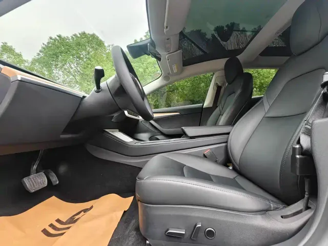 Tesla Model 3 — Фото автомобиля 4