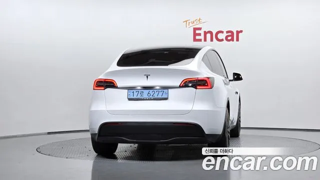 Tesla Model Y — Фото автомобиля 4