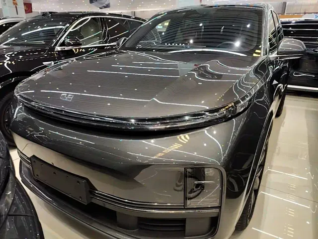 Li Auto L8 — Фото автомобиля 2