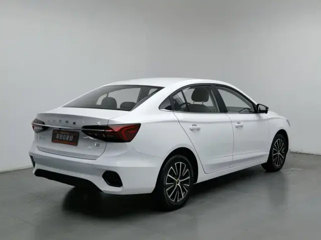 Roewe i5 — Фото автомобиля 2