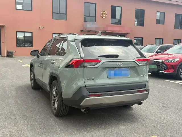 Toyota RAV4 — Фото автомобиля 7
