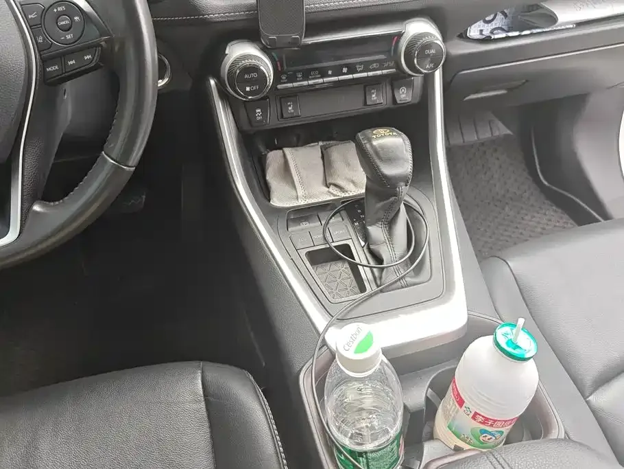 Toyota RAV4 Rongfang 2021 2.0L CVT 2WD Trend PLUS — Фото автомобиля 16