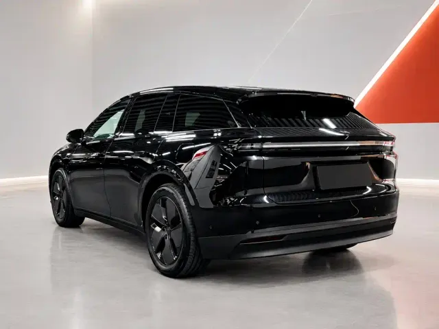 Li Auto i6 — Фото автомобиля 4