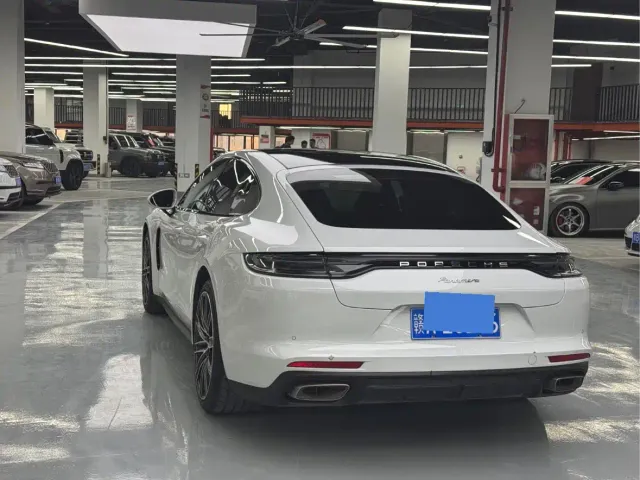 Porsche Panamera — Фото автомобиля 10