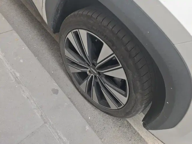 Geely Boyue L — Фото автомобиля 6