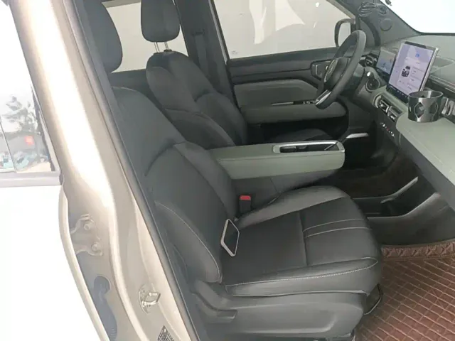 Baojun Yep Plus — Фото автомобиля 24
