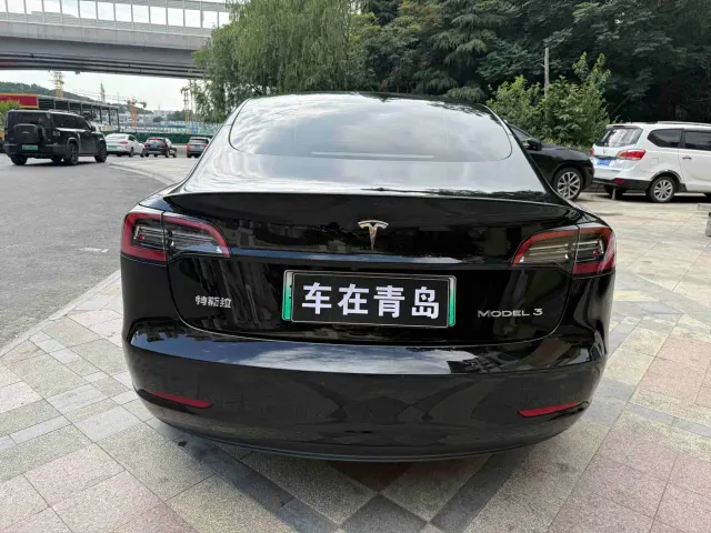Tesla Model 3 — Фото автомобиля 16