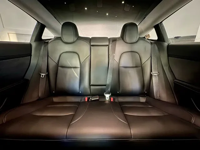 Tesla Model 3 — Фото автомобиля 9