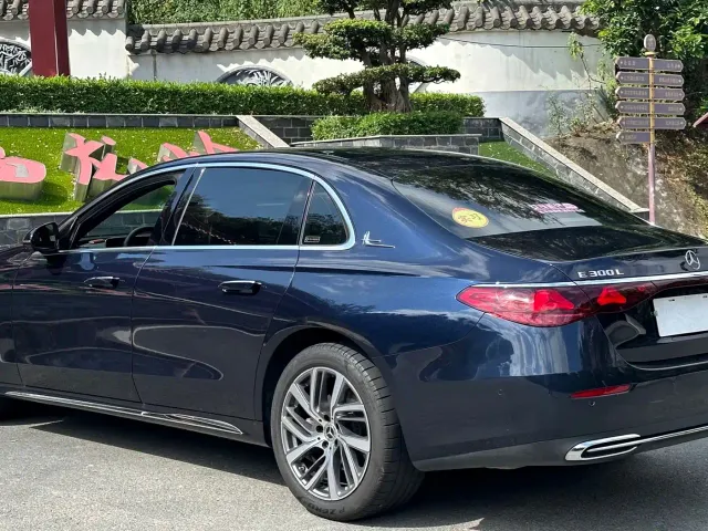 Mercedes-Benz E-Class — Фото автомобиля 8