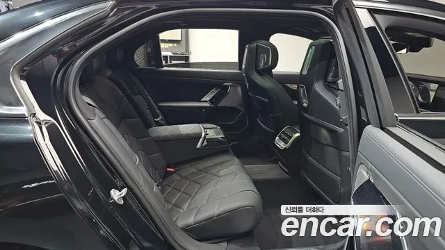 BMW 7-Series 7 серия (G70) 740i xDrive M Sport Limited — Фото автомобиля 10