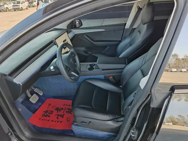 Tesla Model Y — Фото автомобиля 9
